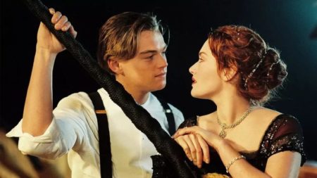 James Cameron no solo introdujo sus manos en 'Titanic', también su voz: pausa la película en una hora y 44 minutos para escuchar su única frase en la película imagen-9