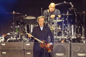 Ante un público que deliró con sus hits y con un particular saludo, Paul McCartney se presentó en Córdoba imagen-2