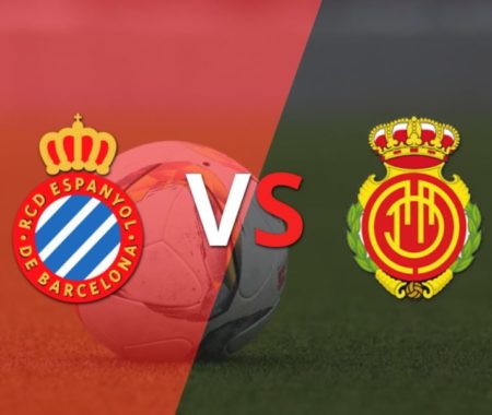 Comienza el juego entre Espanyol y Mallorca en el el Cornellá-El Prat imagen-11