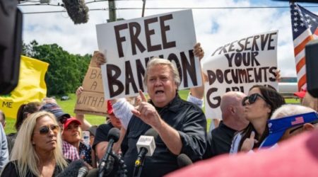 Liberan a Steve Bannon de prisión a tiempo para la recta final antes del día de las elecciones imagen-7