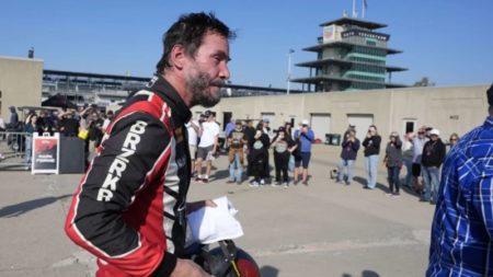 Keanu Reeves debuta en el automovilismo profesional en el Indianapolis Motor Speedway imagen-5