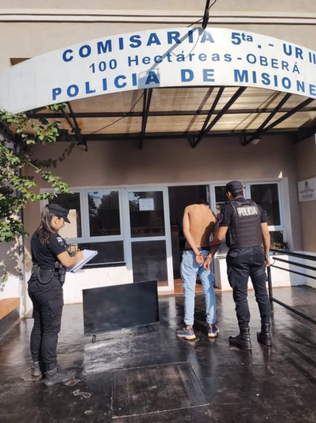 Conocido delincuente fue detenido por robar un televisor en Villa Stemberg imagen-11