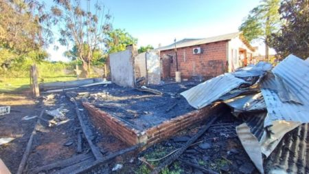 Incendio de una vivienda en Alem, sin lesionados imagen-17