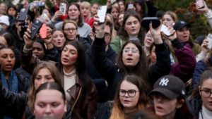 Fans de Liam Payne se reunieron en grandes multitudes para rendirle homenaje en el Hyde Park de Londres imagen-2