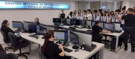 Los niños y jóvenes conocen los servicios y tecnología de la Policía de Misiones imagen-5