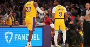 LeBron James y su hijo Bronny hicieron historia: son la primera dupla padre e hijo en jugar juntos en la NBA imagen-2