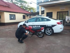 Efectivos de la Seccional Primera recuperaron una moto y buscan al ladrón imagen-3