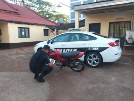 Efectivos de la Seccional Primera recuperaron una moto y buscan al ladrón imagen-8