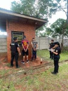 Detuvieron a dos hombres cuando intentaban vender 6 mil kilos de yerba robada a un colono imagen-3