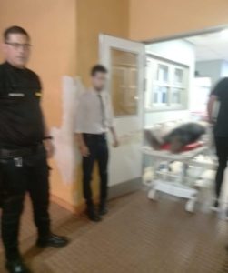 Efectivos policiales asistieron a estudiante que se descompensó en el Colegio imagen-2