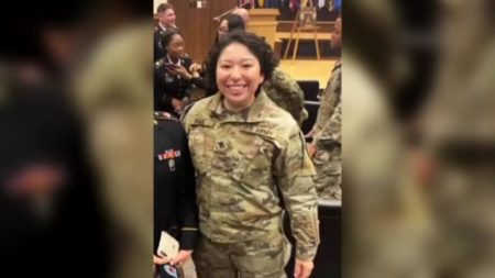 El Ejército de EE.UU. acusa de homicidio a un soldado por la muerte de la sargento Sarah Roque en una base militar de Missouri imagen-14