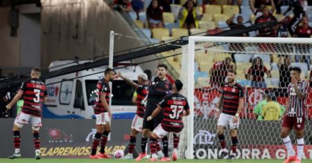 Agustín Rossi atajó un penal en el clásico carioca pero... imagen-6