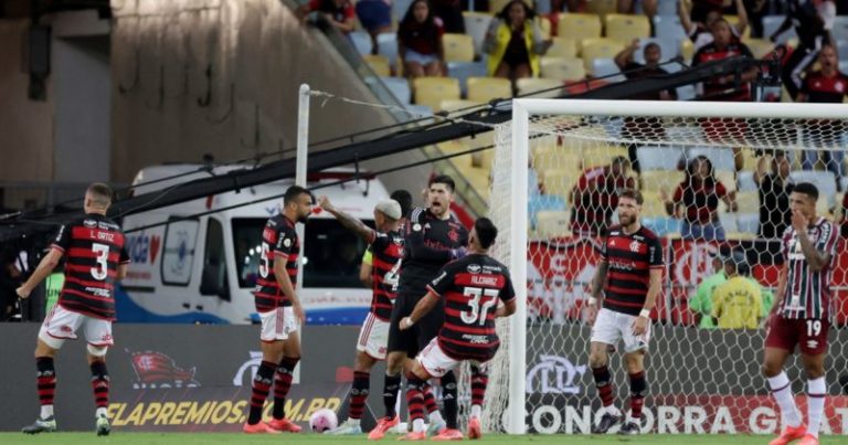 Agustín Rossi atajó un penal en el clásico carioca pero... imagen-4