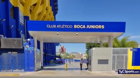 Allanan la Bombonera por una estafa de socios con entradas falsas - TyC Sports imagen-12