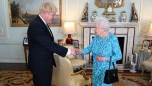 Boris Johnson dice en sus memorias que la reina Isabel II sufría cáncer de huesos imagen-1