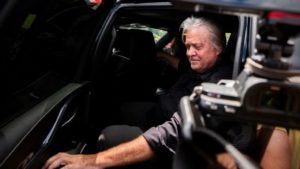 Steve Bannon saldrá de prisión la próxima semana a pesar de sus intentos para salir anticipadamente, según la Oficina de Prisiones imagen-3