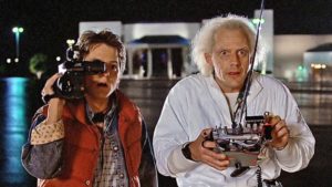 "Estaba muy preocupado": Christopher Lloyd recuerda el momento en el que despidieron al protagonista de 'Regreso al futuro' imagen-3