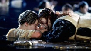 El detalle detrás de las cámaras de 'Titanic' que te hará ver la famosa escena de la tabla literalmente desde otra perspectiva imagen-3