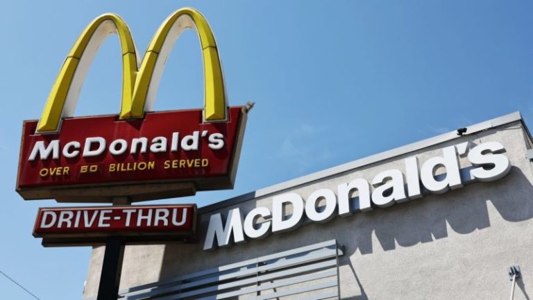 El origen probable del brote de E. coli vinculado a McDonald's son las cebollas, según las agencias federales; se han notificado 15 casos más imagen-4