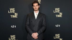 Andrew Garfield recuerda el momento incómodo en el que él y Florence Pugh no escucharon la palabra "corte" mientras filmaban una escena de amor imagen-2