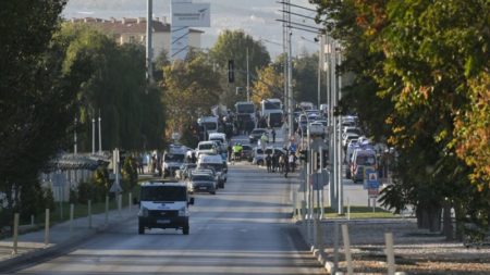 Turquía ataca decenas de objetivos en Iraq y Siria tras el "ataque terrorista" a una empresa aeroespacial imagen-4