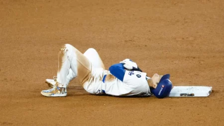 La estrella de los Dodgers Shohei Ohtani jugaría en el Juego 3 de la Serie Mundial a pesar de la lesión en el hombro imagen-9