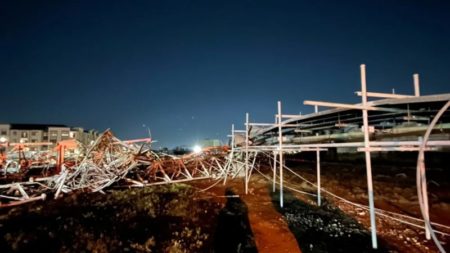 Varias personas murieron, incluido un niño, cuando un helicóptero se estrelló contra una torre de comunicaciones de Houston imagen-8