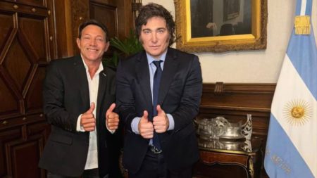 Javier Milei recibió a Jordan Belfort, el “Lobo de Wall Street”, en la Casa Rosada imagen-6