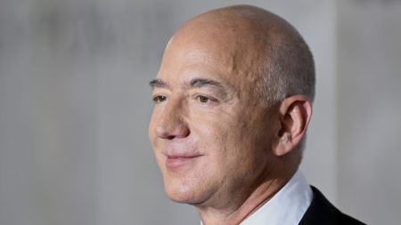 Jeff Bezos defiende la falta de respaldo electoral del Washington Post tras la huida de suscriptores y la dimisión de empleados imagen-8