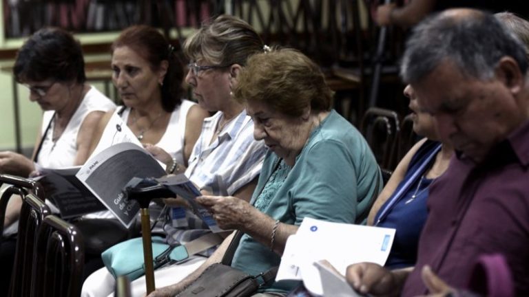 El titular de la Anses aseguró que “la motosierra a los jubilados es una sensación” y pidió debatir la edad del retiro imagen-4