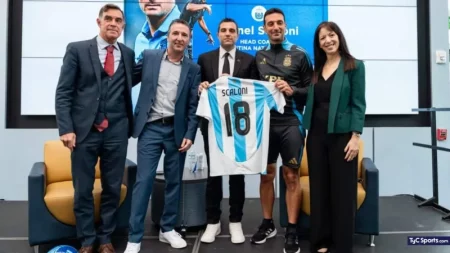 Scaloni por Scaloni: su método, las "caricias" para unos, palabras "fuertes" para otros y cómo maneja al grupo en la... imagen-5