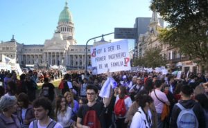 Estudiantes y docentes de todo el país se movilizan hoy para defender financiamiento a la educación imagen-1