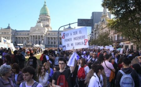 Estudiantes y docentes de todo el país se movilizan hoy para defender financiamiento a la educación imagen-7