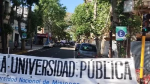 Abrazo simbólico a la Facultad de Exactas en defensa de la universidad pública imagen-3