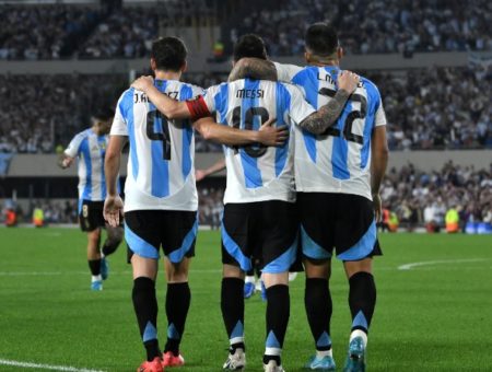 Argentina aplastó a Bolivia por 6 a 0 y es el líder de las Eliminatorias imagen-15