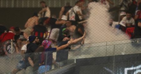 La última visita de un equipo argentino a Mineiro: caos adentro y afuera del estadio imagen-7