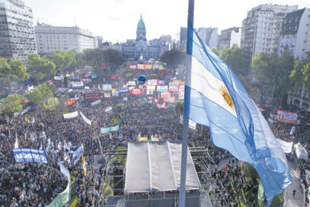 “NUESTRO FUTURO NO LES PERTENECE” imagen-9