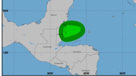 La tormenta tropical Nadine se forma al este de Belice; amenaza con fuertes lluvias para Belice y el este de México imagen-9