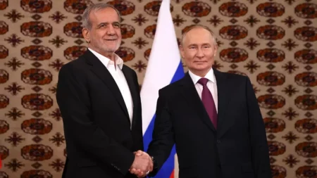 Putin celebra los lazos "muy cercanos" con Irán en una reunión histórica con su presidente imagen-15