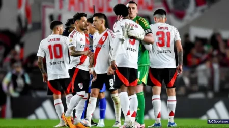 Las dos figuras de River al límite de amarillas para la serie con Atlético Mineiro - TyC Sports imagen-9