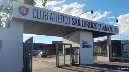 Máxima tensión en San Lorenzo: la barra visitó al plantel - TyC Sports imagen-11