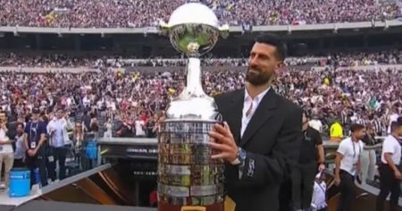 Novak Djokovic, en la final de la Copa Libertadores: viajó desde el GP de Qatar al Monumental antes de jugar con Del Potro imagen-17