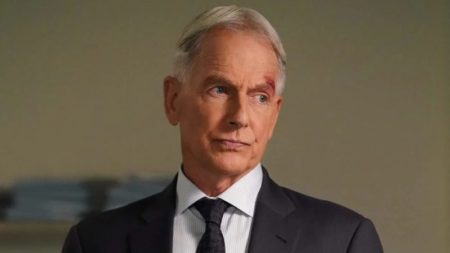 "Cuando entró, pareció que la habitación se movía un poco": Esta es la influencia que ha tenido Mark Harmon en el rodaje de 'NCIS: Origins' imagen-5