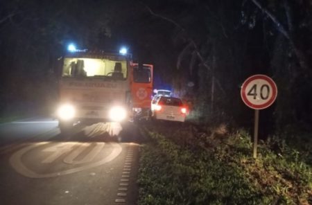 Siniestro vial en Ruta 101 moviliza a Bomberos Voluntarios de Iguazú imagen-9