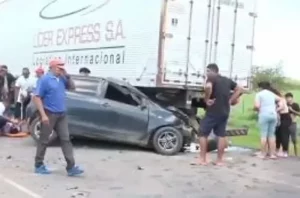 Un auto chocó a otro en el que viajaban hinchas de Racing a Asunción: hay un muerto imagen-3