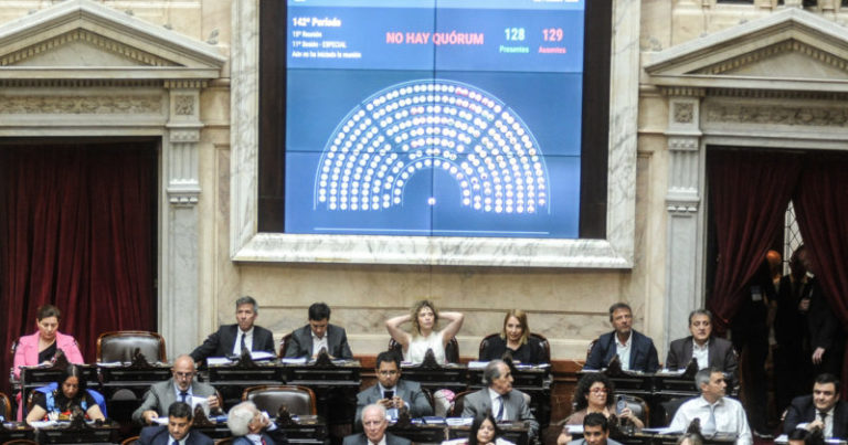 Javier Milei y sus medidas, EN VIVO: nuevo intento en Diputados para sesionar la Ficha Limpia imagen-4