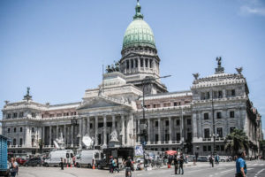 ¿Se ponen la peluca? Quiénes son los nueve diputados peronistas que no quisieron dar quórum imagen-2