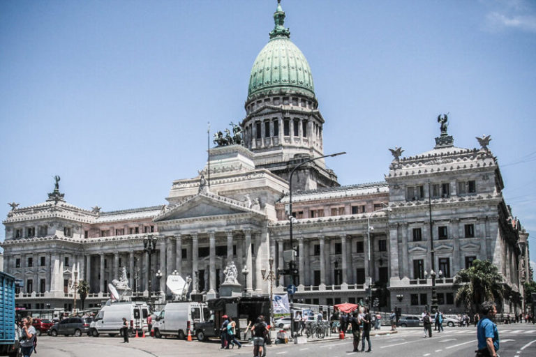 ¿Se ponen la peluca? Quiénes son los nueve diputados peronistas que no quisieron dar quórum imagen-5