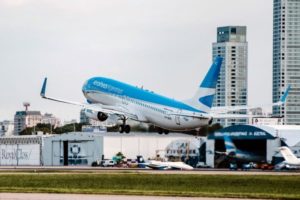 Para el Gobierno, Aerolíneas se privatiza o se privatiza imagen-2