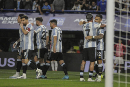 La Selección cerró otro año inmejorable: le ganó 1 a 0 a Perú con mas autoridad que brillo imagen-15